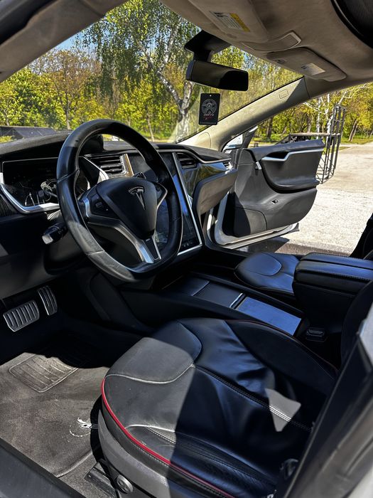 Продам Tesla model S,13500$