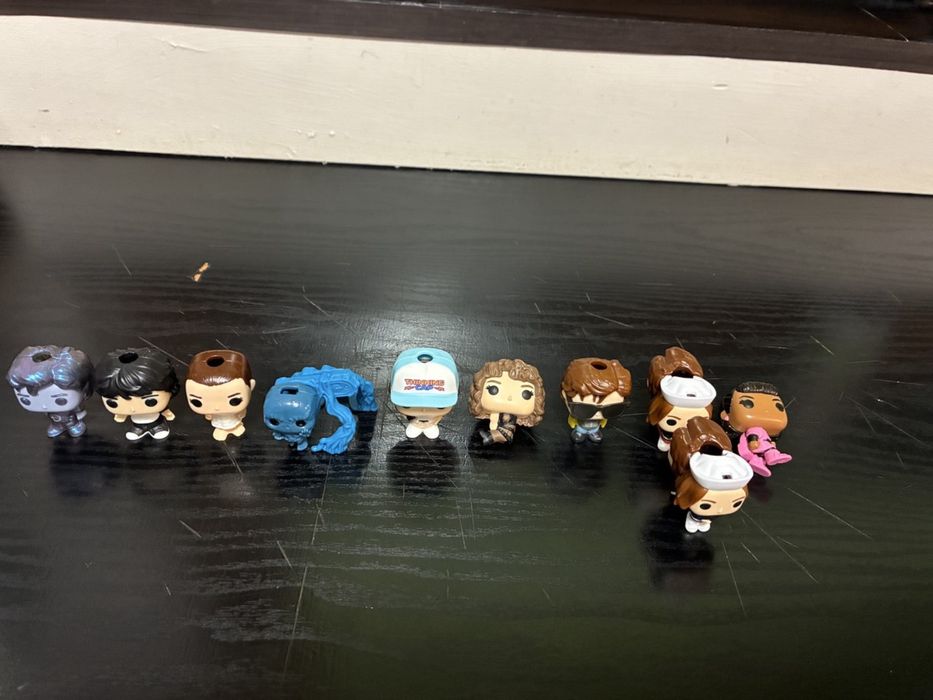 Figurki stranger things kinder joy