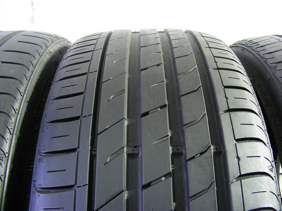 Літня гума 225/35/20 -4 шт.Nexen NFera SU1.