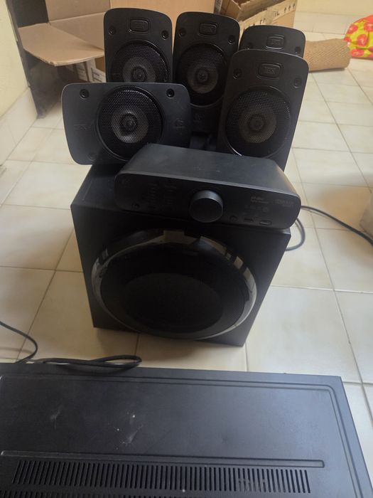 O Pioneer VSX-323