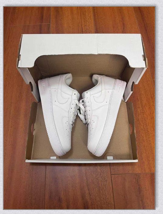 NIKE white sneakers, size 39