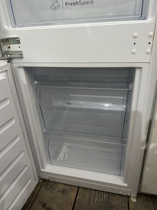 Вмонтований холодильник  з Німеччини Вмонтированый холодильник