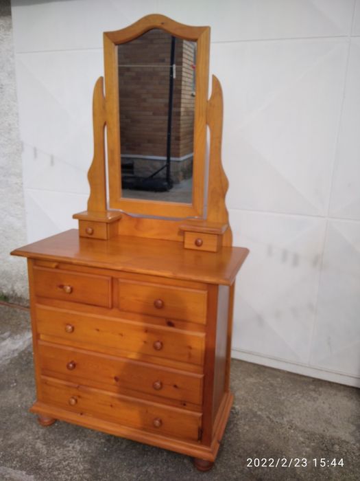 Cómoda com espelho