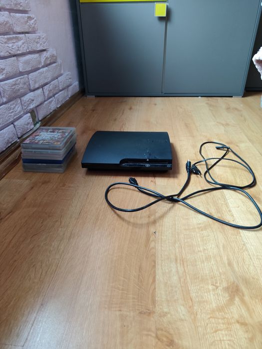 Konsola PlayStation 3 model CECH-2504B