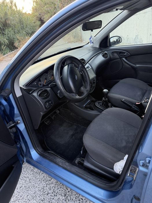 Ford focus 1.4 zetec se gasolina 2002 em bom estado negociavel
