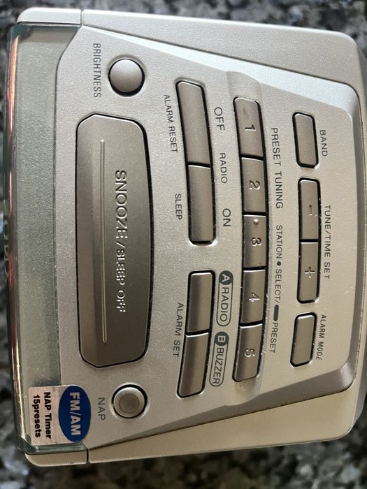 Relogio e despertador Sony FM AM com antena