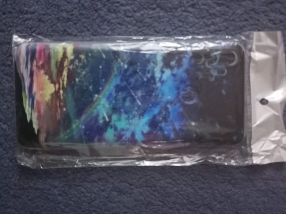 Продам чехол на телефон Realme