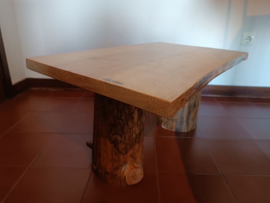 Mesa de centro em Pinho