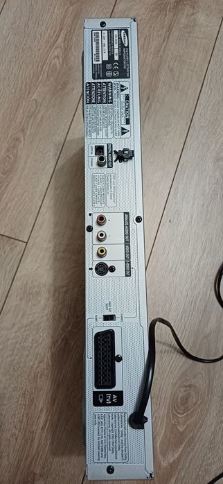 DVD-плеер Samsung DVD-E235. 
Модель: Samsung DVD-E235.
Поддерживаемые