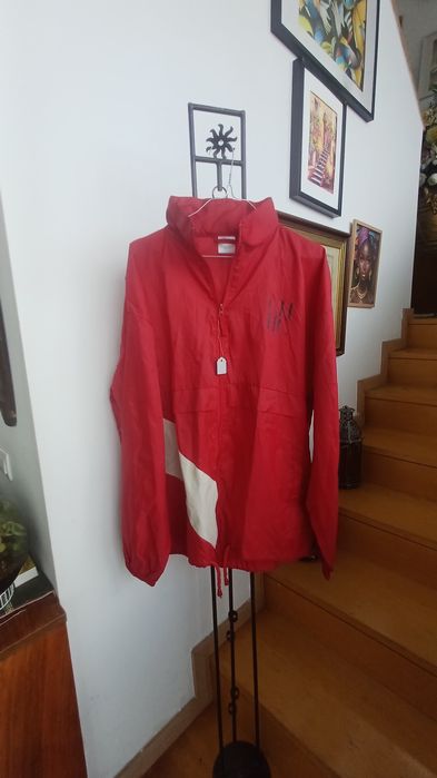 casaco corta-vento vermelho original da CH Carolina Herrera,
