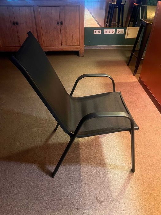 Cadeiras pretas exterior