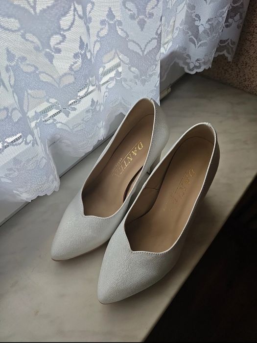 Buty na obcasie nowe