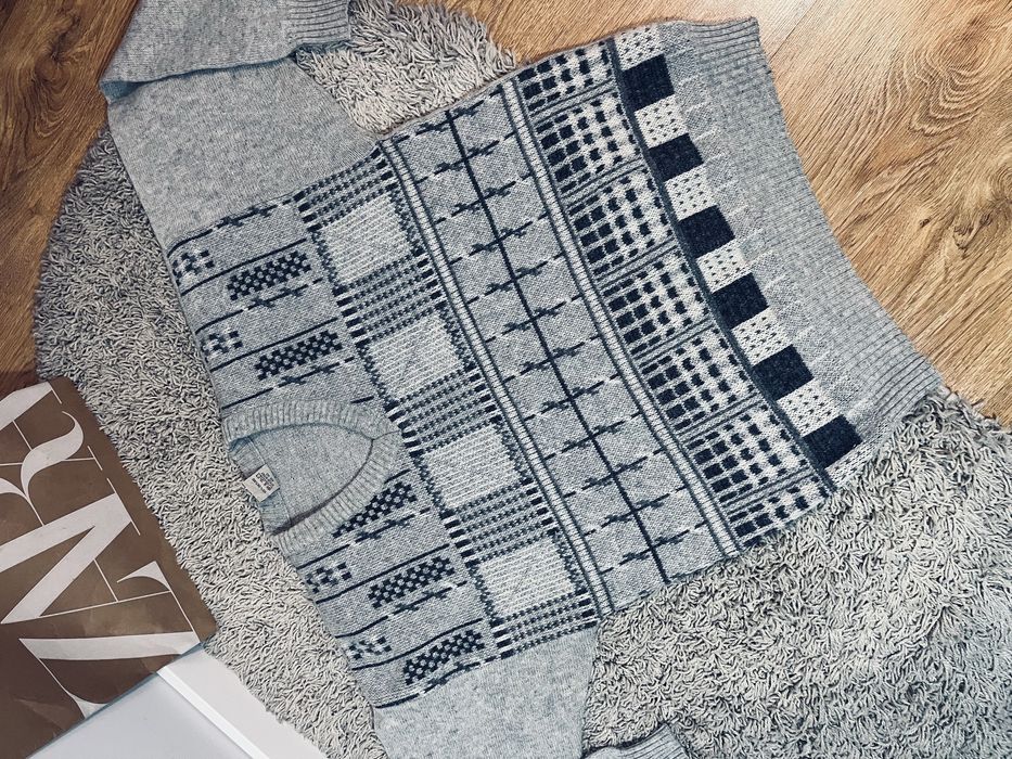 Szary meski sweter rozm L shetland welna 100%
