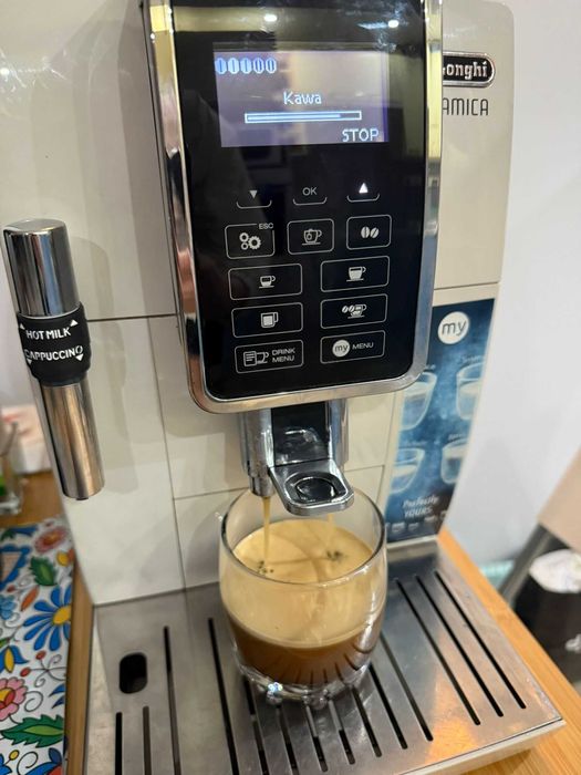 Ekspres do kawy Delonghi Dynamica Ecam 350.35W zapas kawy na start.