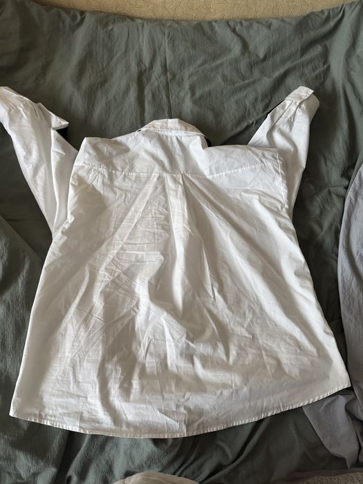 Біла рубашка приятна до тіла