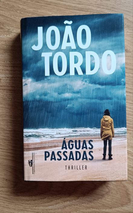 Águas Passadas de João Tordo e Flores de Afonso Cruz