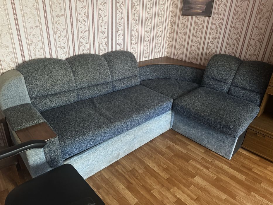 Продам диван двухместный