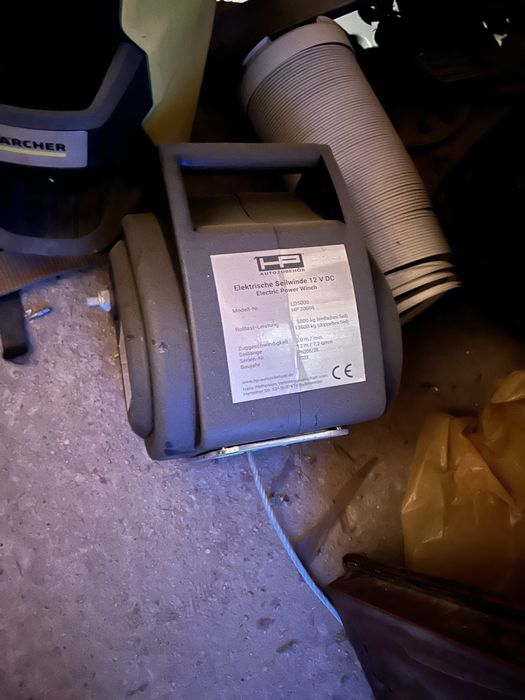 Wyciagarka 13600kg 12V