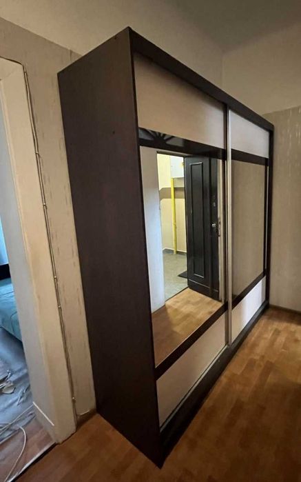 szafa z drzwiami przesuwnymi - możliwy transport