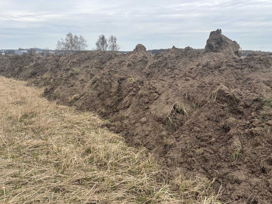Ziemia ogrodowa humus z pola z transportem