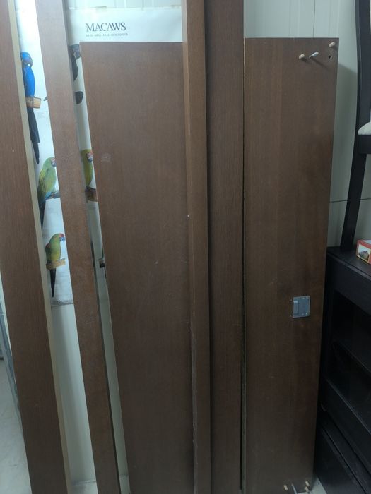 Cama casal com mesas de cabeceira