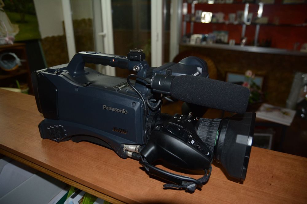 VENDO OU TROCO PANASONIC HPX 301E - 1.990,00€