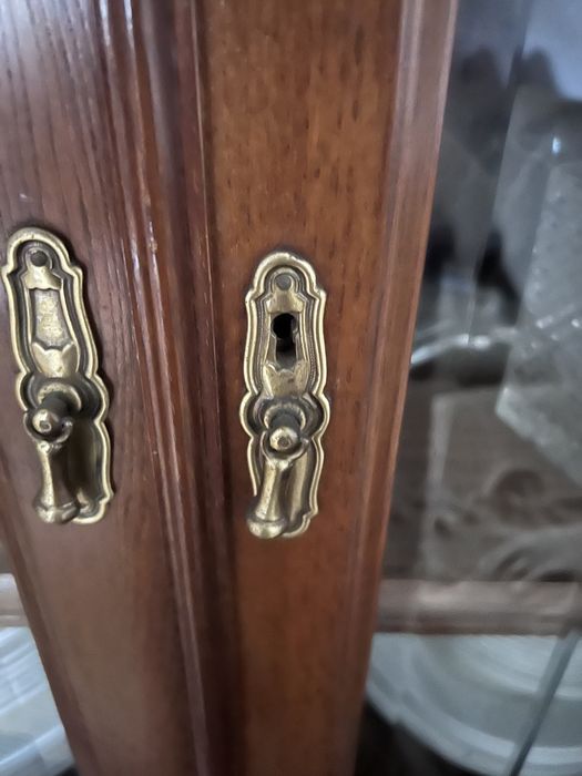 Móvel de louças em mogno