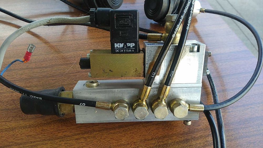 Conjunto de 5 pistons hidráulicos + bomba + 4  pés elevadores