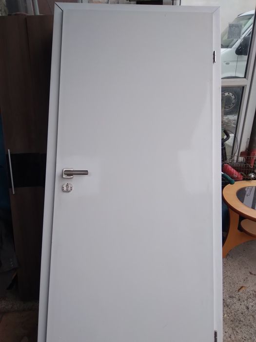 Drzwii wewnętrzne prawe z ościeżnica 80.