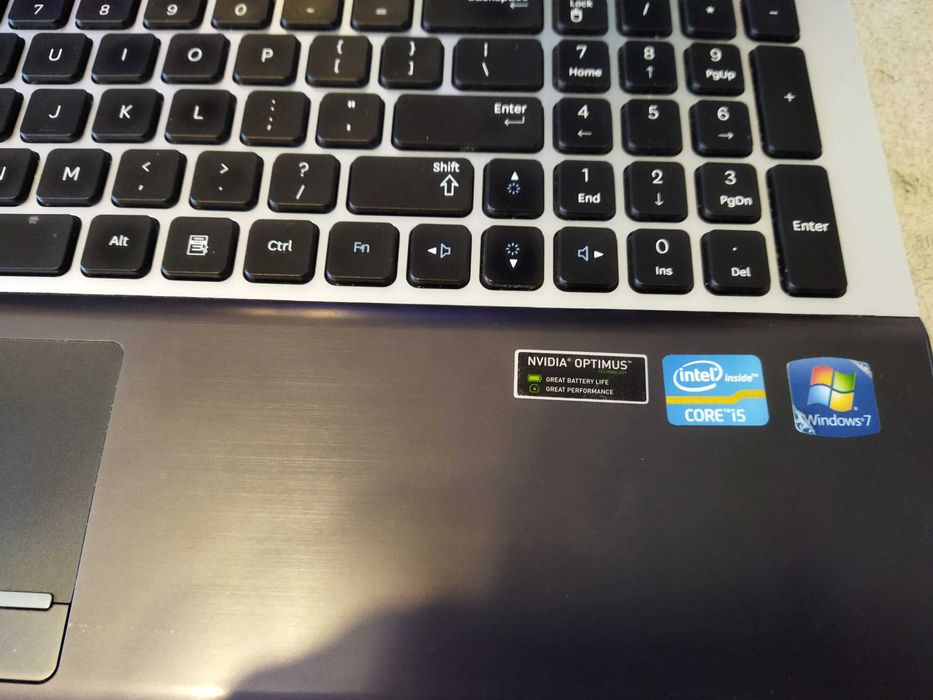 Samsung 15.6 cala NP-RF511 , i5/8GB/SSD250 Windows 10