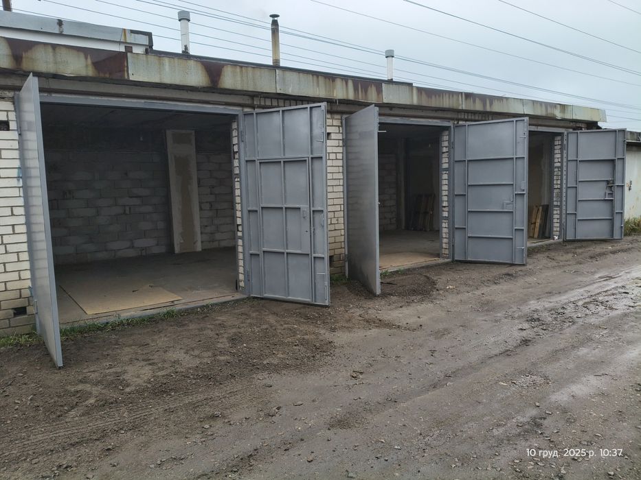 Пухівська Пуховская 2, 3 гаражі під СТО склад малярка виробництво