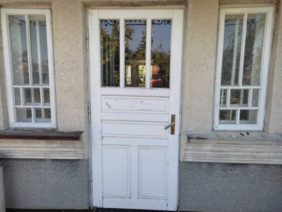 Продаються вікна і двері з дубовими коробками