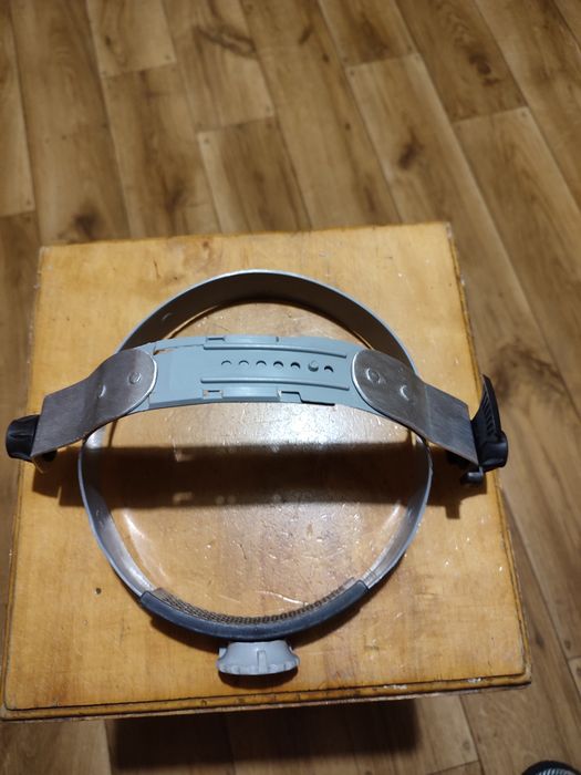 Na głowie 9100, 9002 do przyłbic Speedglas.