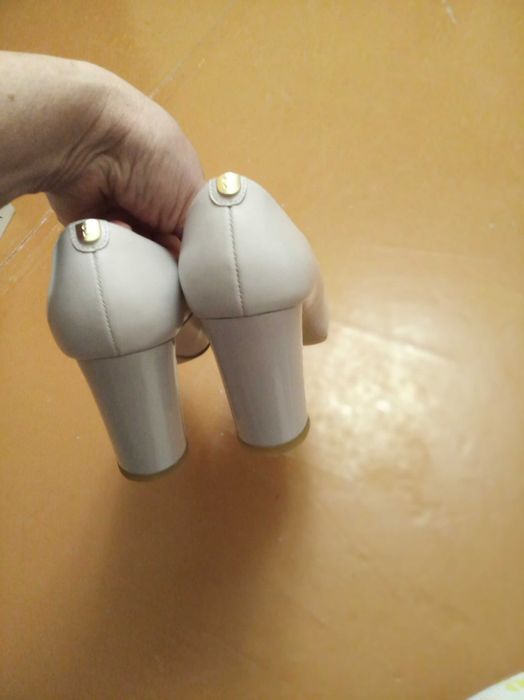 Туфлі шкіряні, 37  розмір, відтінок пудра.