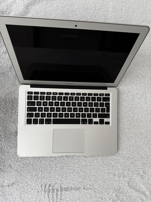 Macbook  Air 13” (2017)