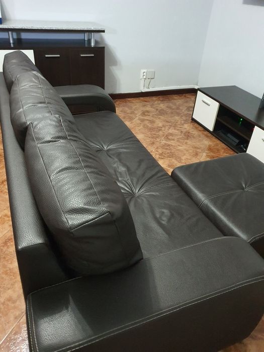 Sofá castanho escuro