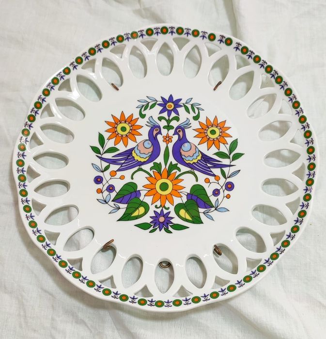 Pratos decorativos, antigos, porcelana, Brasil