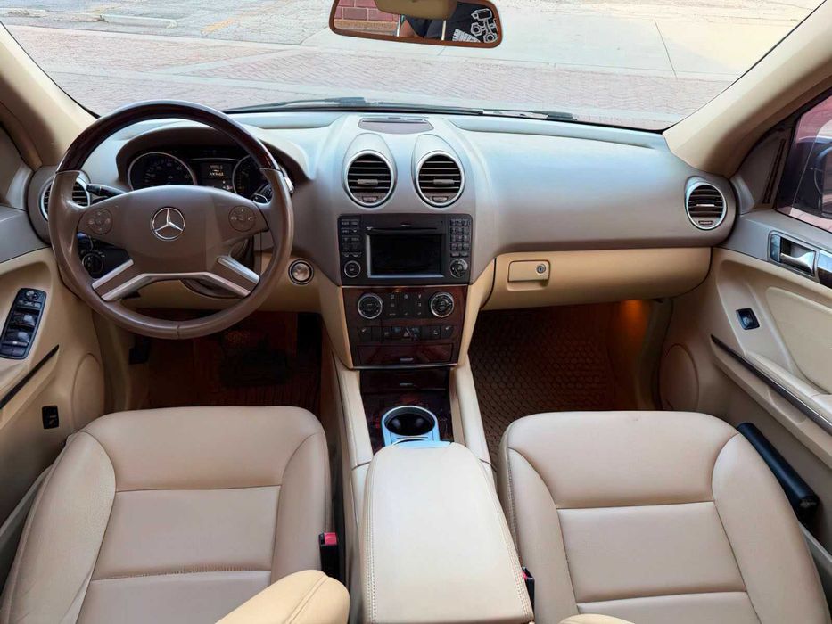Mercedes-Benz M-Class ML 550      2011