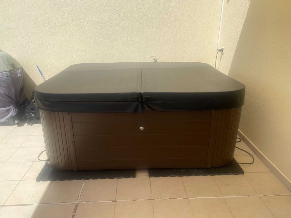 Spa / Jacuzzi AS-014 – Água Salina – Wi-Fi – Aquecedor Novo – Setúbal