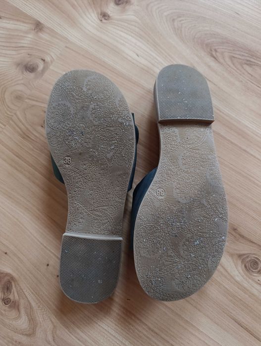 Klapki z klamerką Graceland