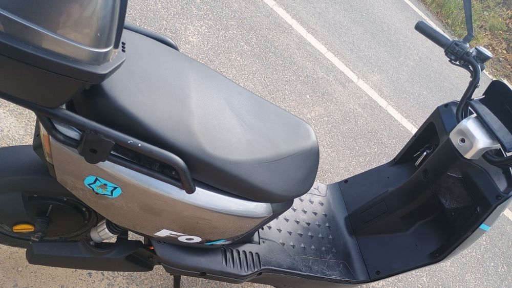Moto elétrica , está bem conservada, usada só pra trabalhar