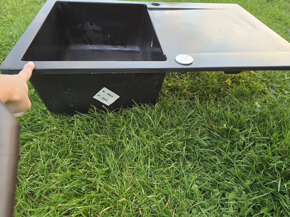 Zlew granitowy czarny z baterią