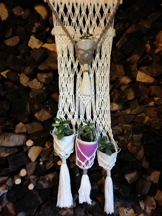 Kwietnik wiszący, naścienny, makrama, duży, ecru, brąz.