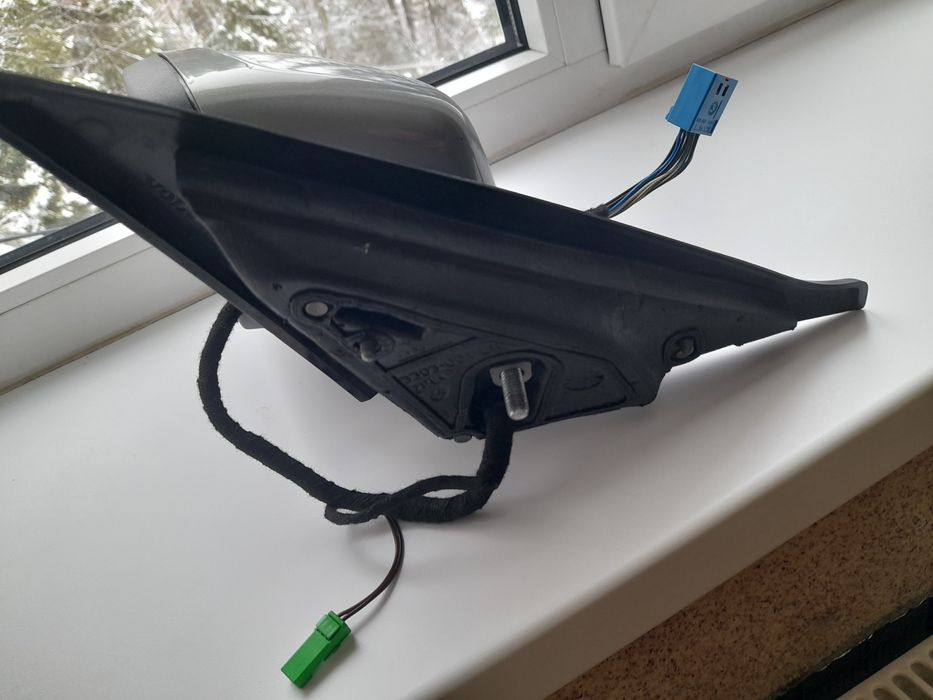 Ліве дзркало на Volvo V50