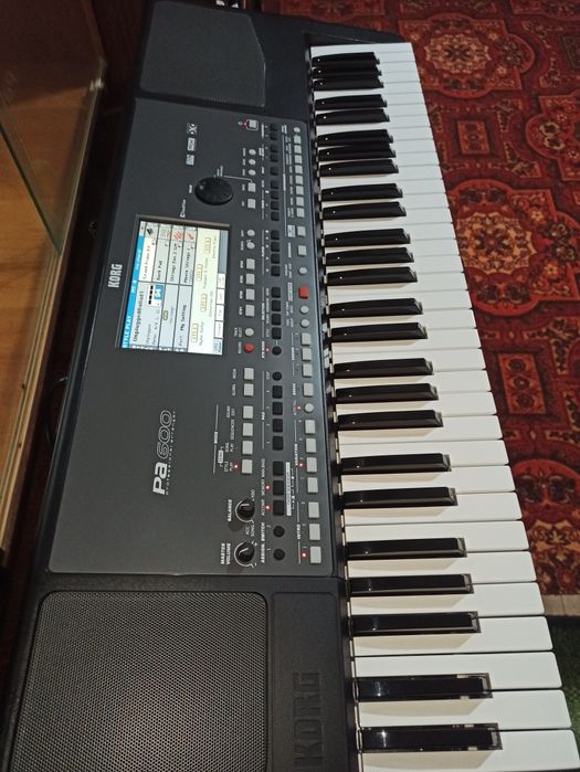 Продам KORG PA 600