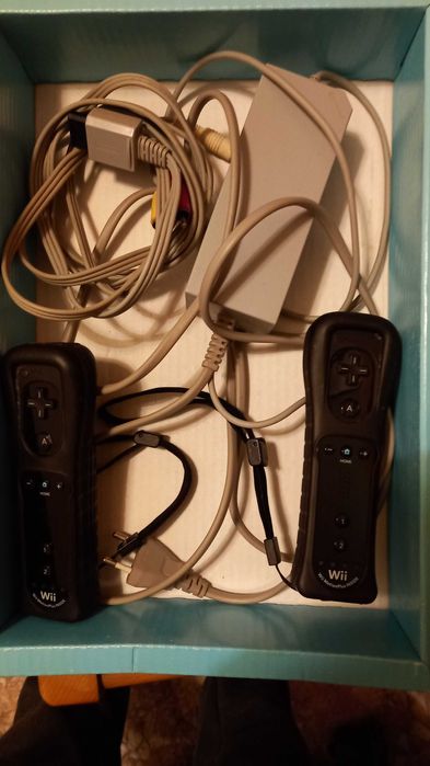 WII - With 2 Controllers and Games64409146065793121