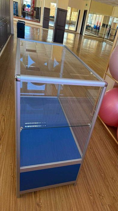 Продам скляну вітрину б/у