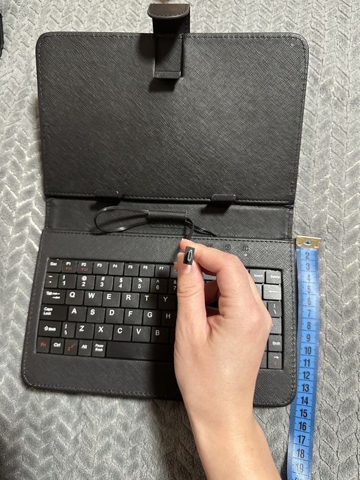 Чохол-клавіатура для планшета.