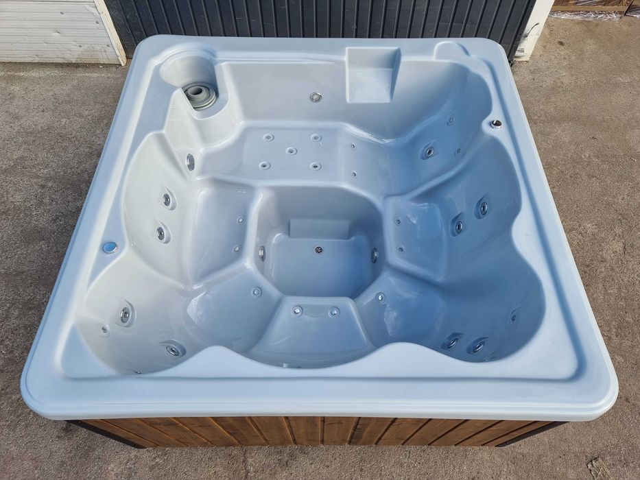 JACUZZI COMFORT 6 osób nowe TUV / CE leasing 37 dysz jakuzzi EUROLINE