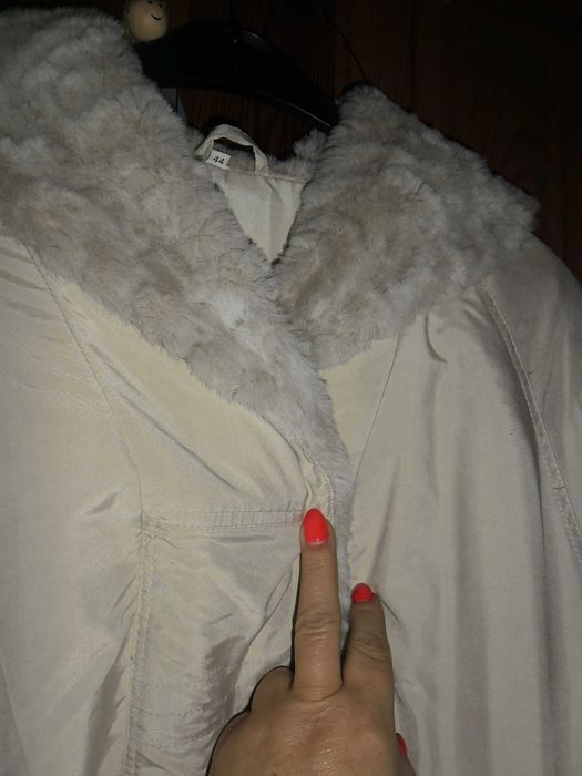 fajna beżowa kurtka z kapturem roz.44 biust 134cm